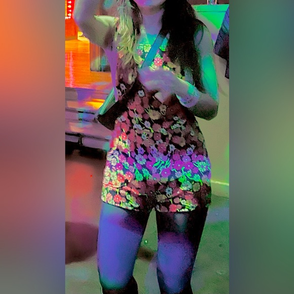 SHEIN small women’s shorts overalls 70s orange and black floral pattern EUC - Picture 8 of 8